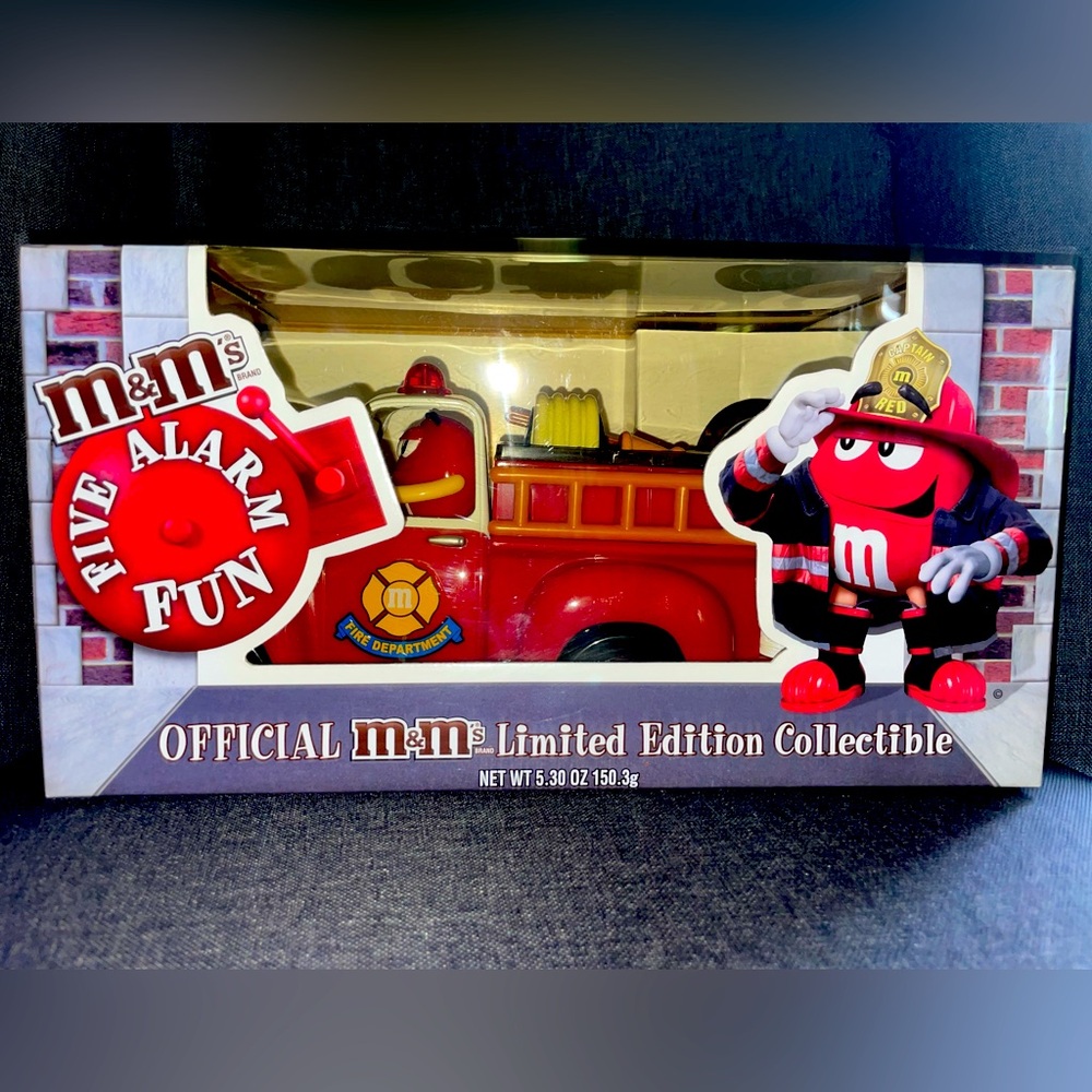 🚒M&M's Five Alarm Fun Fire Truck Candy Dispenser